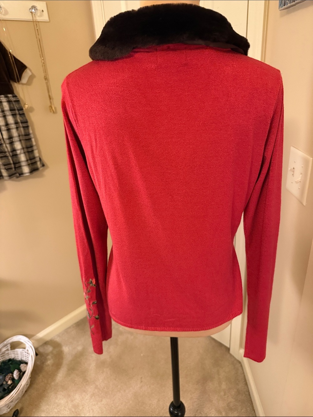 Vintage Rust color Button-Front Sweater with Brown Black Faux-Fur Collar - Picture 5 of 8